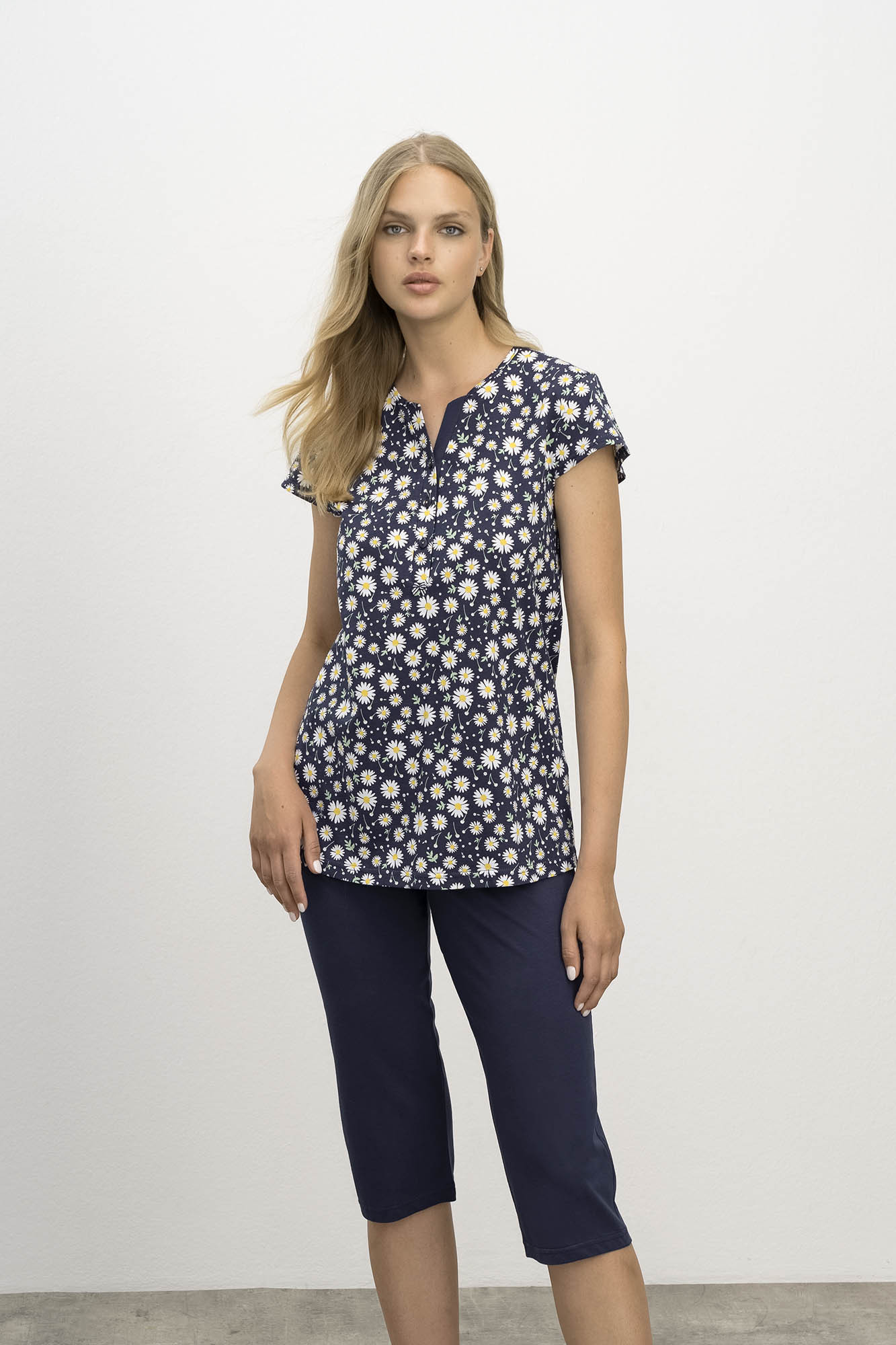 Dámské 3/4 pyžamo model 17148503 - Vamp Velikost: L, Barvy: tmavě modrá s bílou