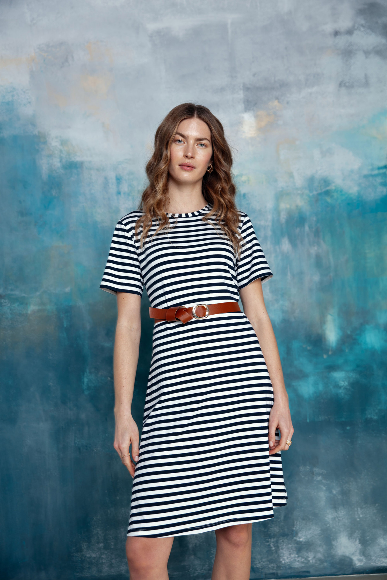 Dámské šaty Dress model 17299625 Model 1 - STYLOVE Velikost: L, Barvy: pruhované tm.modrá/bílá