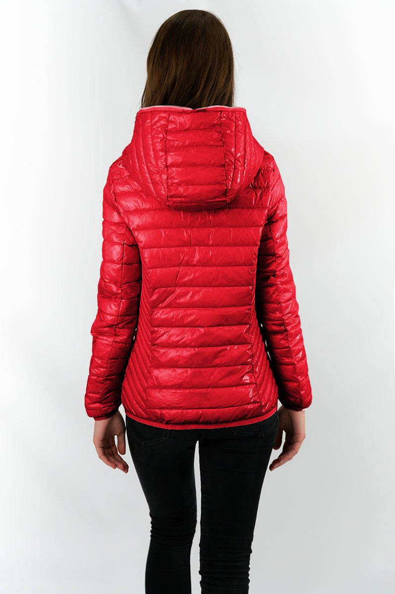 Červená prošívaná dámská bunda s kapucí (B9561) odcienie czerwieni L (40)