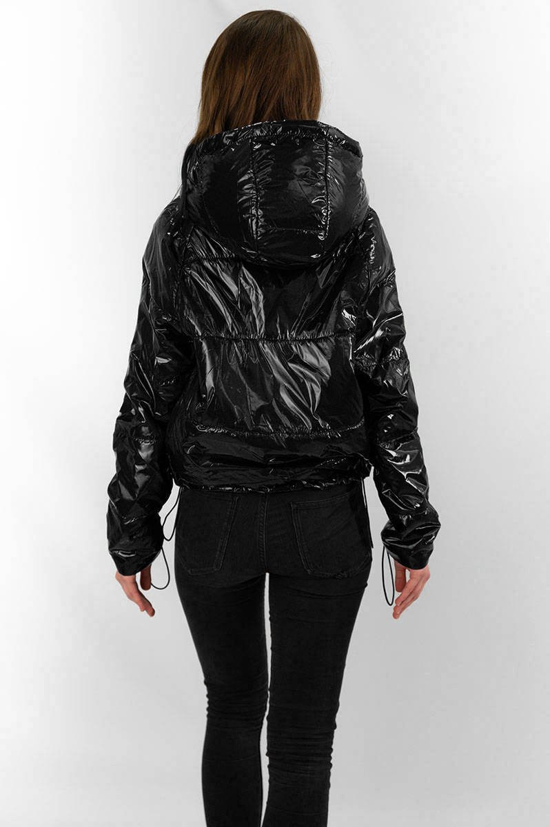 Černá lesklá prošívaná dámská bunda (B9560) Barva: odcienie czerni, Velikost: XXL (44)