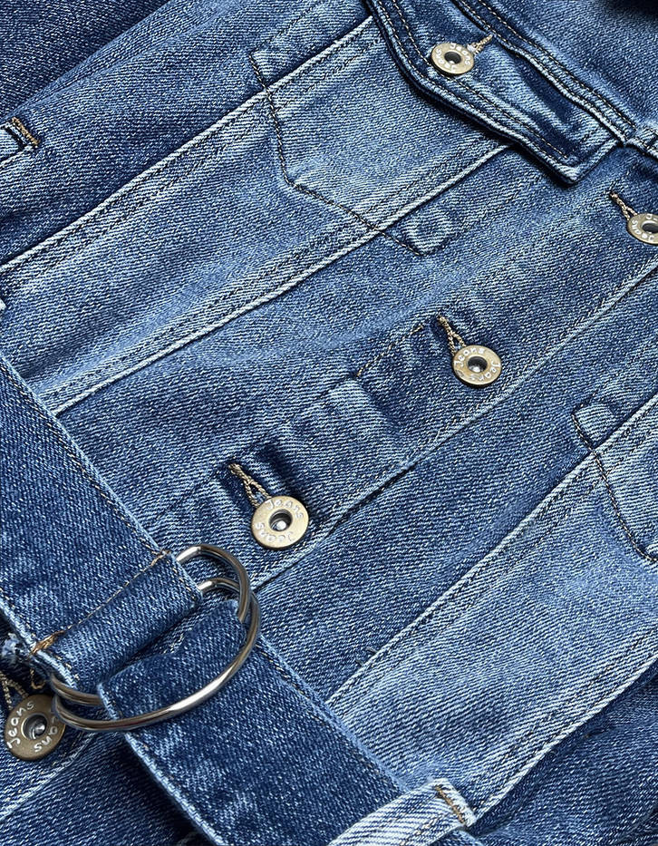 Světle modrá krátká džínová bunda s páskem (CK1914) Barva: odcienie niebieskiego, Velikost: S (36)