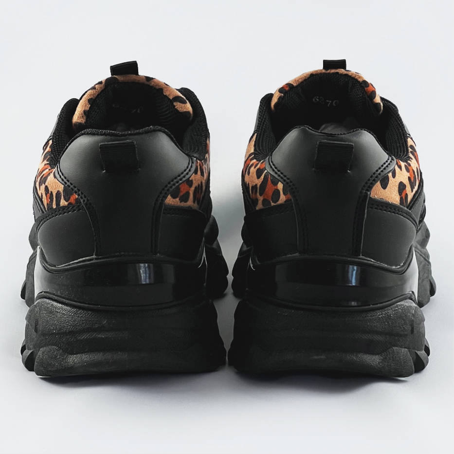 Černé dámské sportovní boty se vsadkami s panteřím vzorem (6370) odcienie czerni XL (42)