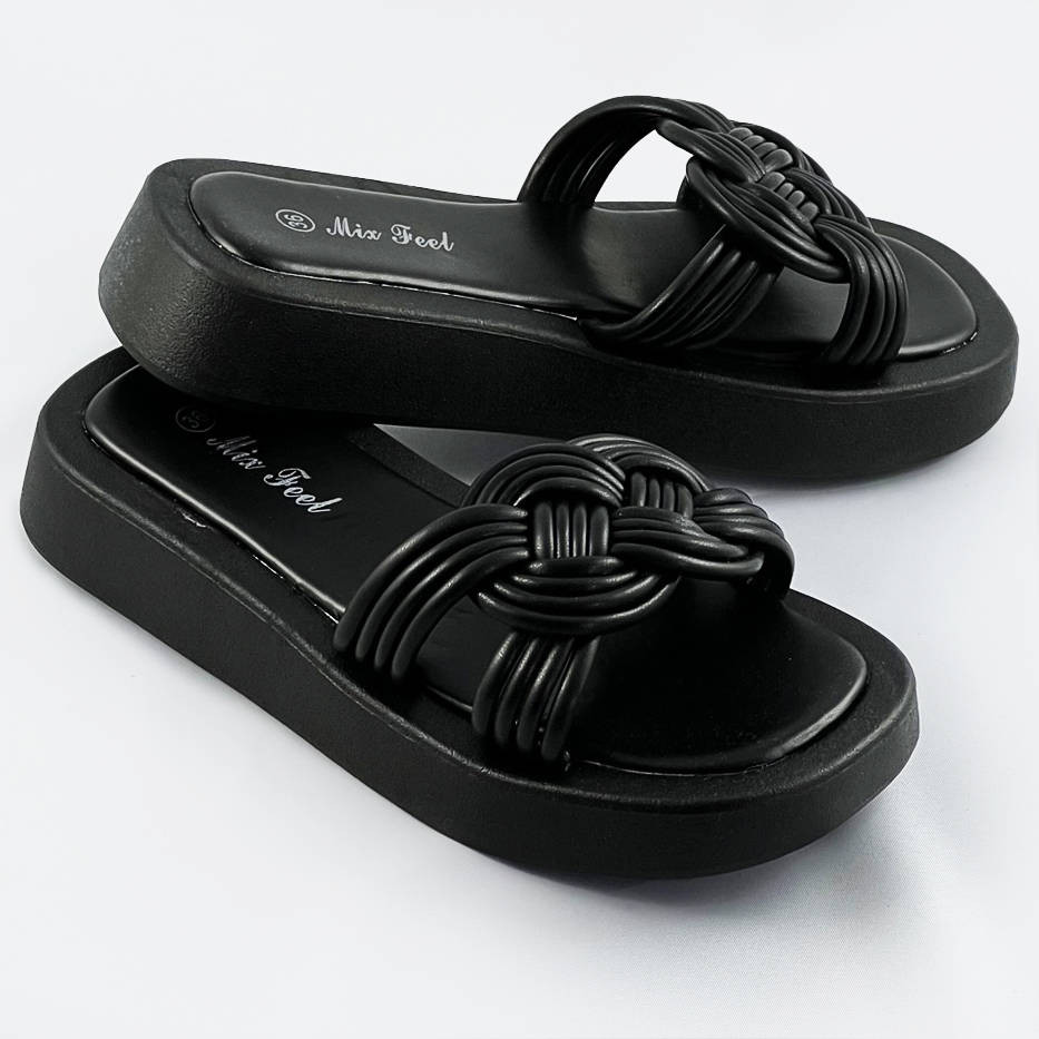 Černé dámské pantofle s plochou podrážkou (CM-49) černá XL (42)