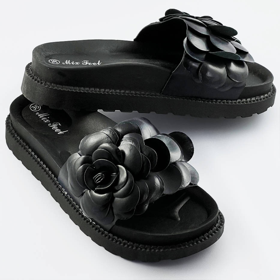 Černé dámské pantofle s květinou (CM-41) odcienie czerni XL (42)