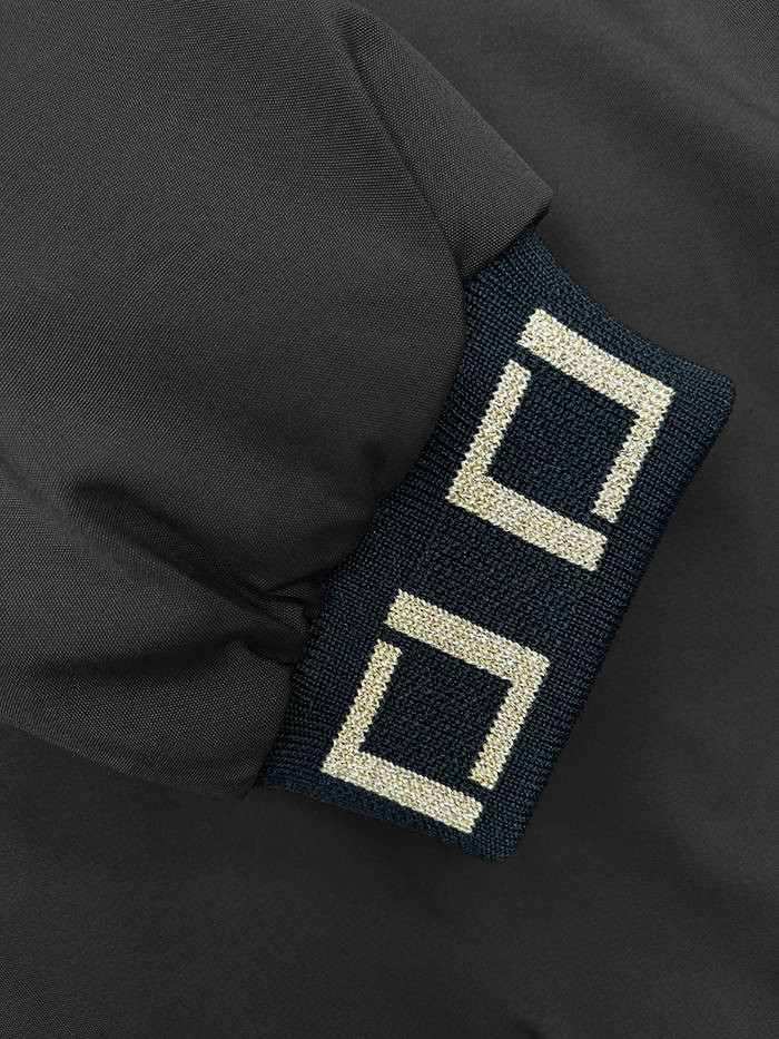 Krátká černá bunda s ozdobnými stahovacími lemy (16M9083-392) odcienie czerni S (36)