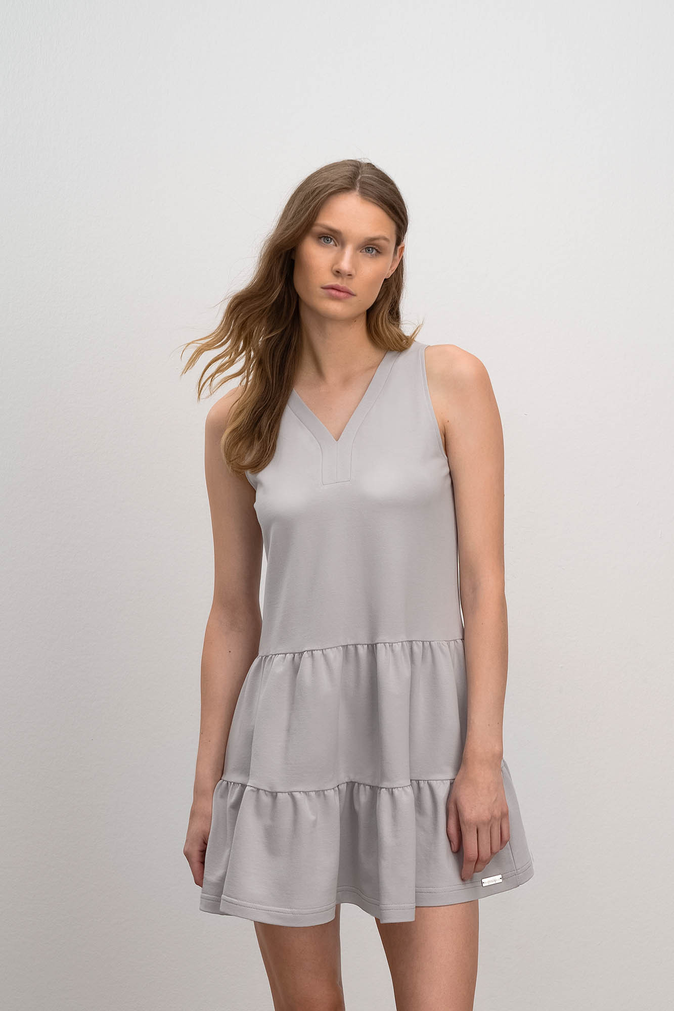 Pohodlné jednobarevné dámské šaty model 17162559 - Vamp Barva: gray silver, Velikost: M