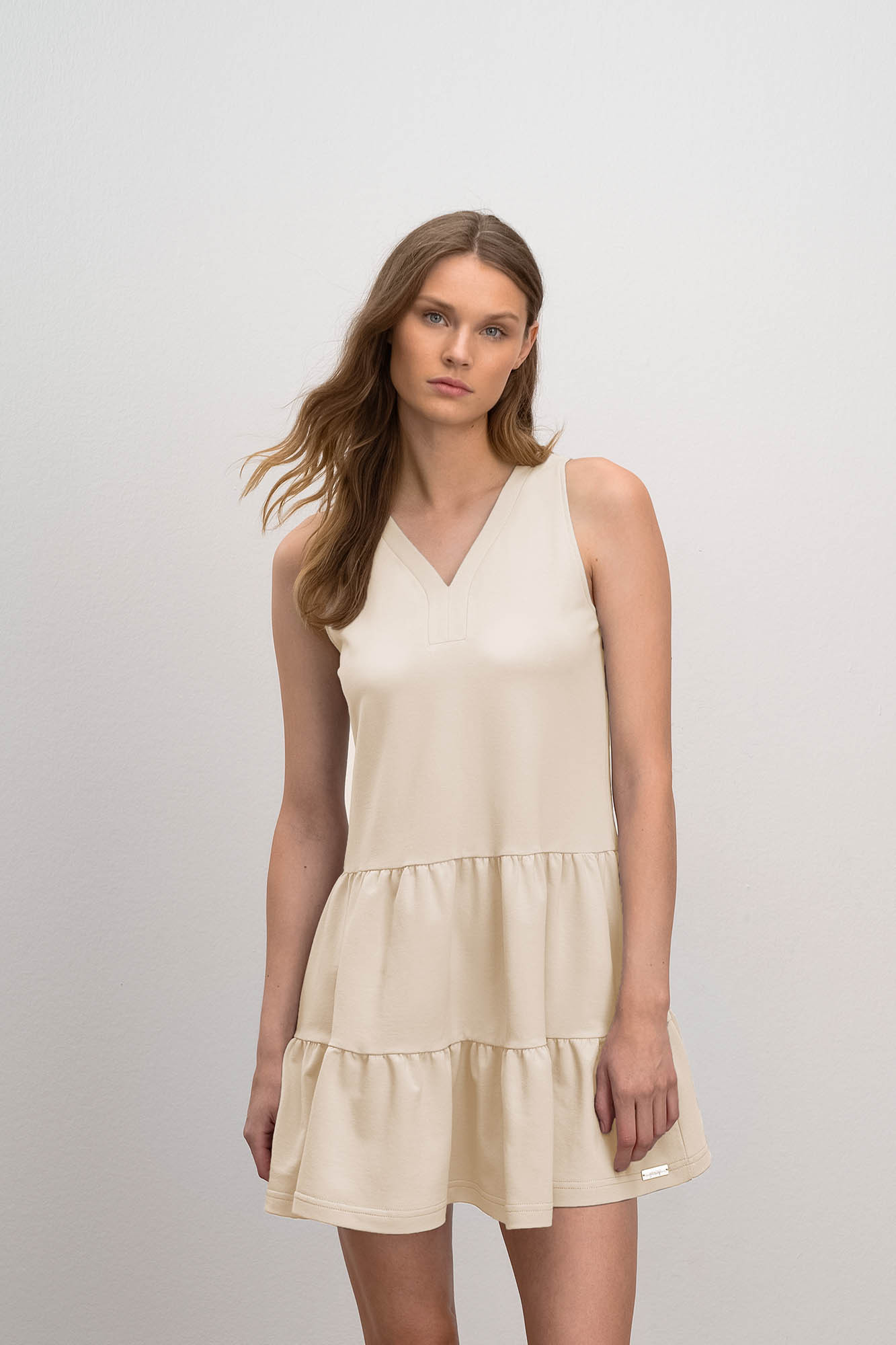 Pohodlné jednobarevné dámské šaty model 17162559 - Vamp Barva: beige crystal, Velikost: M