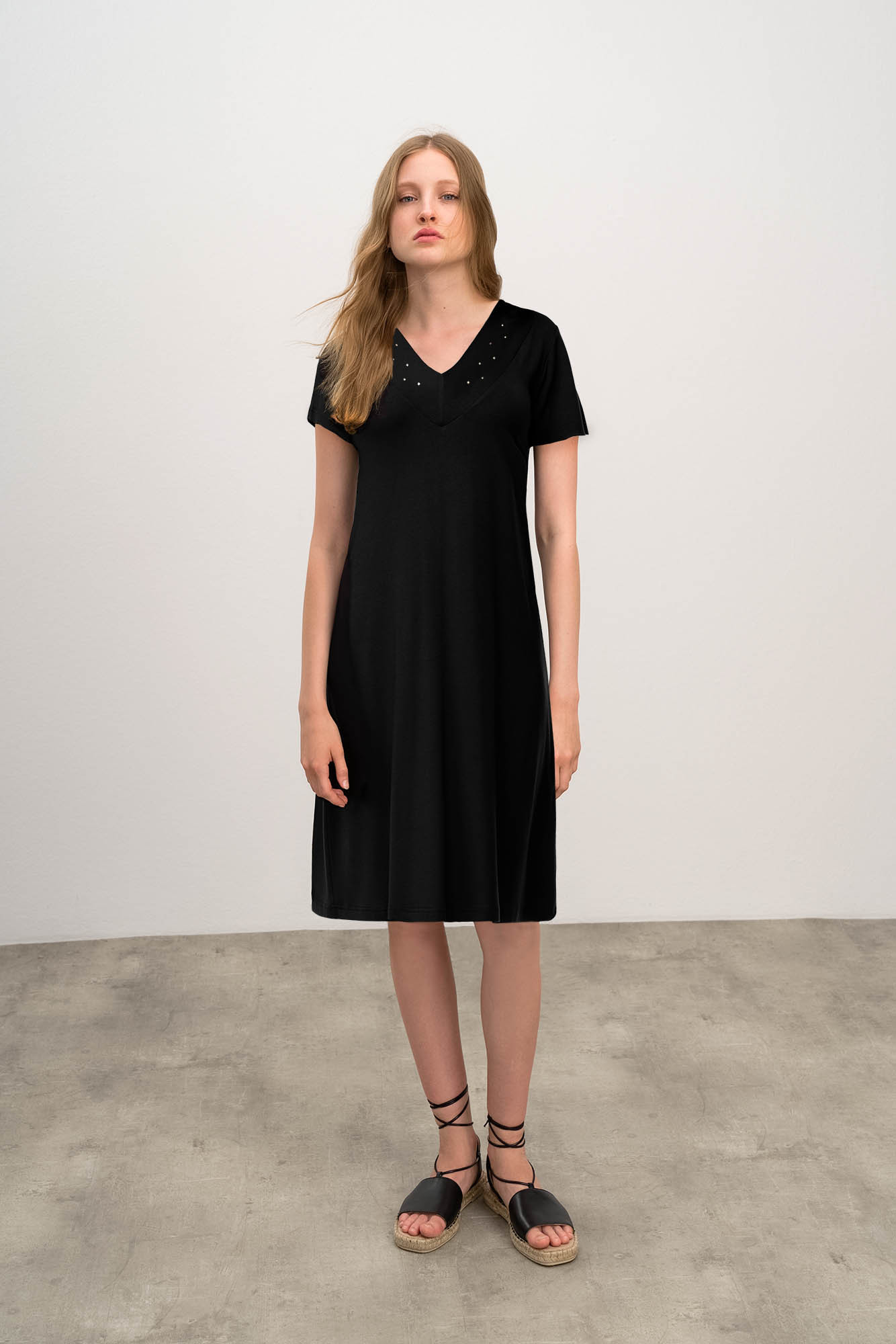 Vamp - Plain Sleeveless Dress 16547 - Vamp Barva: black, Velikost: 6XL
