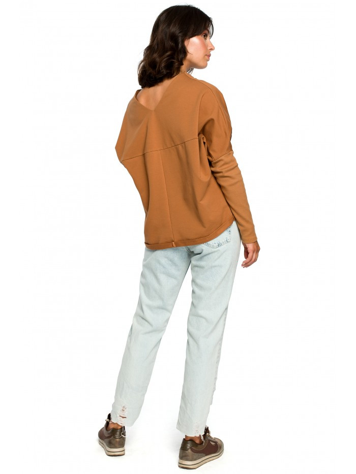 Obrázok B094 Oversized top with a back V-neck  EU S / M karamel