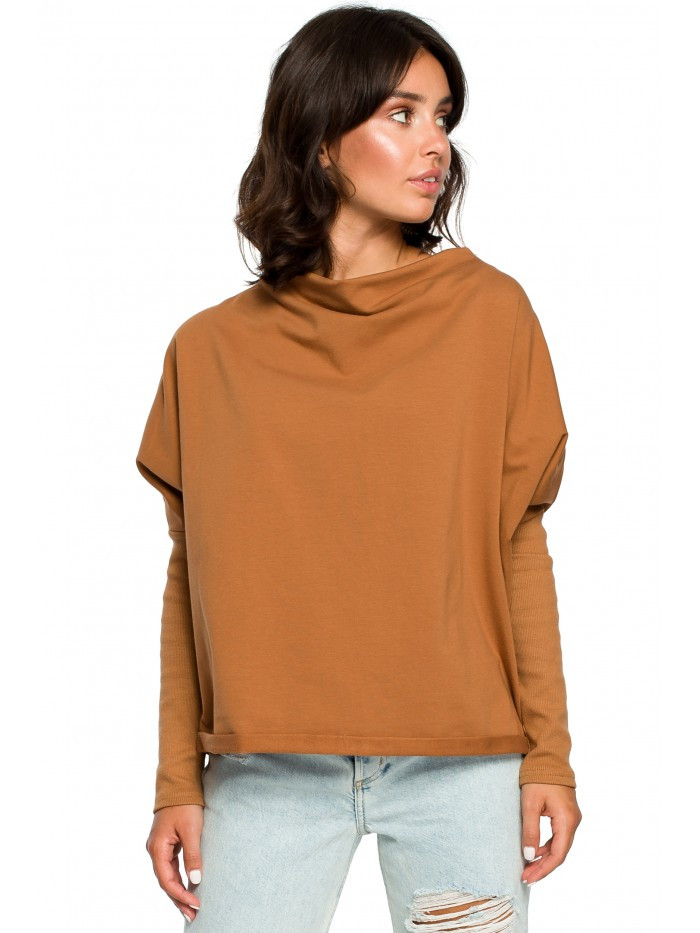 Obrázok B094 Oversized top with a back V-neck  EU S / M karamel