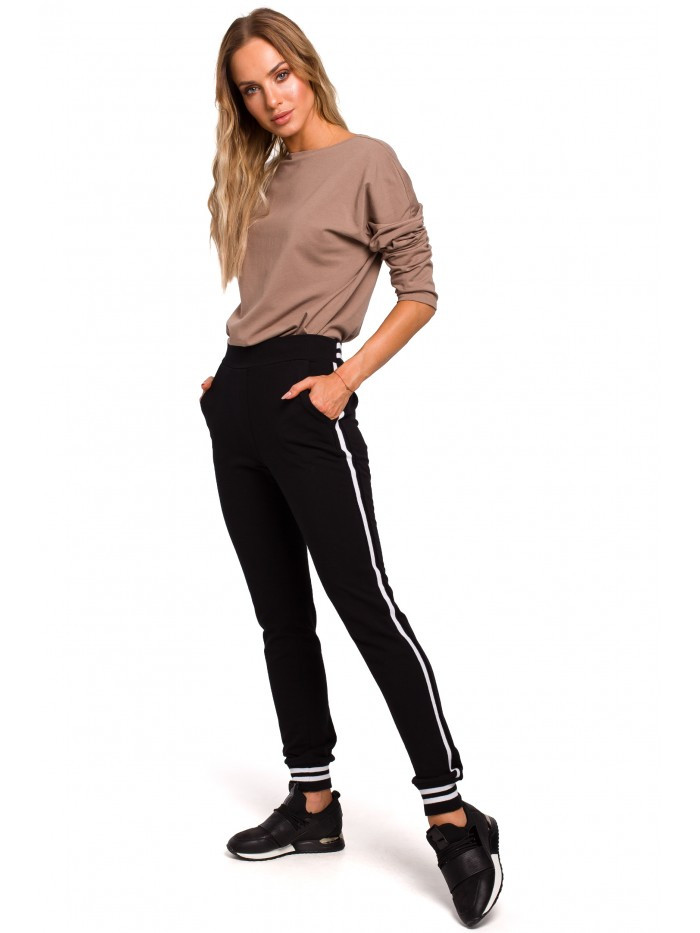 Obrázok M460 Jogger trousers with striped ribbed cuffs  EÚ S. čierna