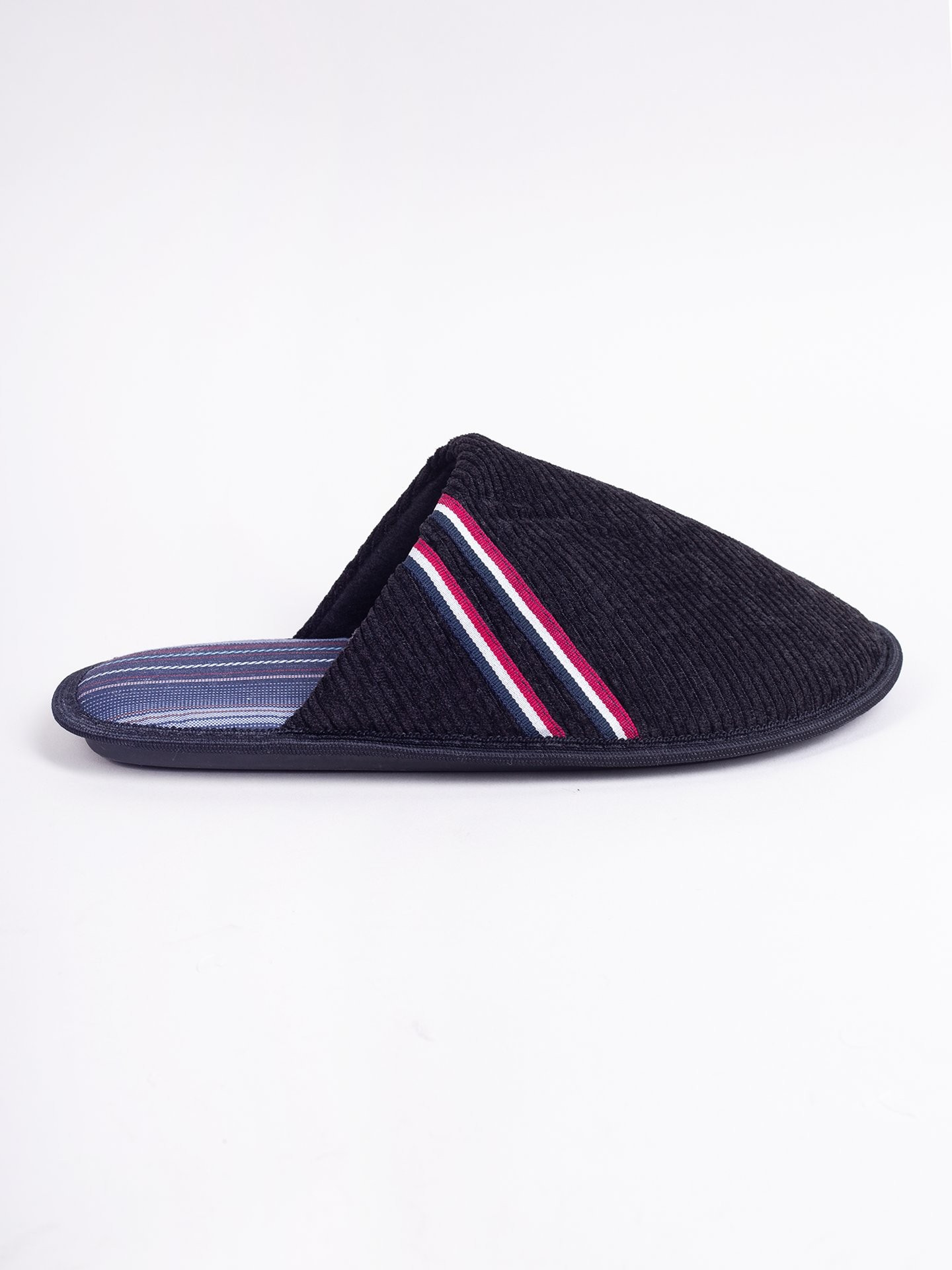 Men's Slippers model 17957908 Black 4243 - Yoclub