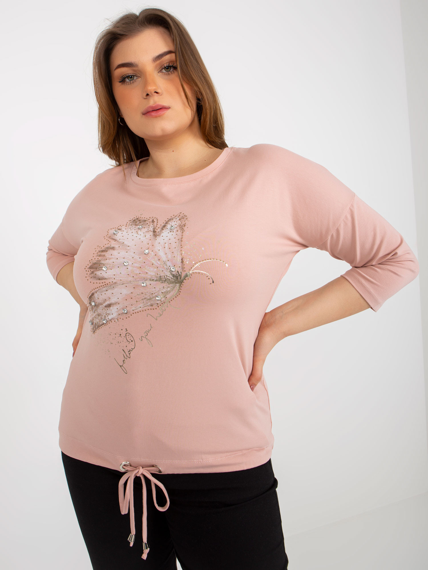 Světle růžová halenka plus size s potiskem a aplikací JEDNA VELIKOST