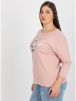 Světle růžová halenka plus size s lesklým potiskem