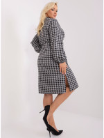 Šedočerné elegantní šaty velikosti houndstooth