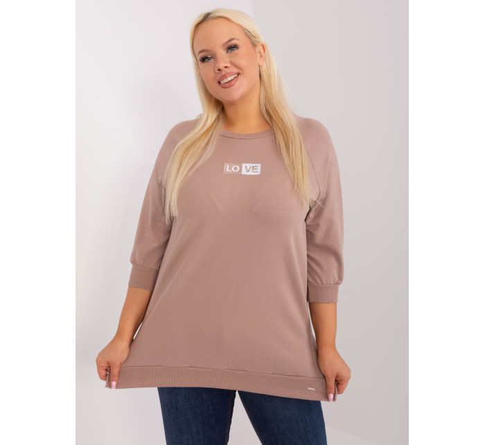 Tmavě béžová halenka plus size s nápisem