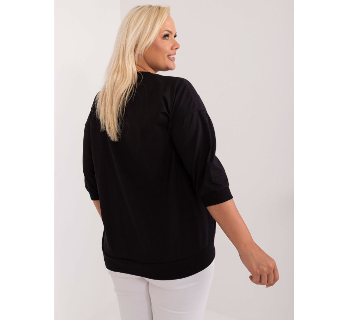 Černá ležérní halenka plus size s nápisem