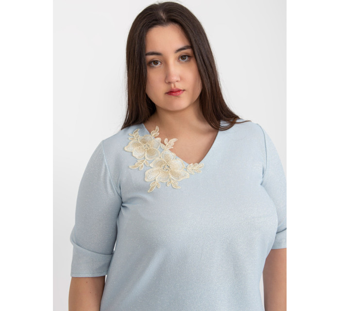 Světle modrá halenka plus size s krátkým rukávem