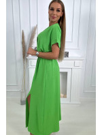 Dlouhé šaty s ozdobným páskem světle zelené barvy