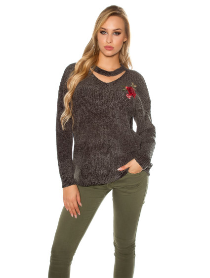 Trendy knit sweater with floral embroidery