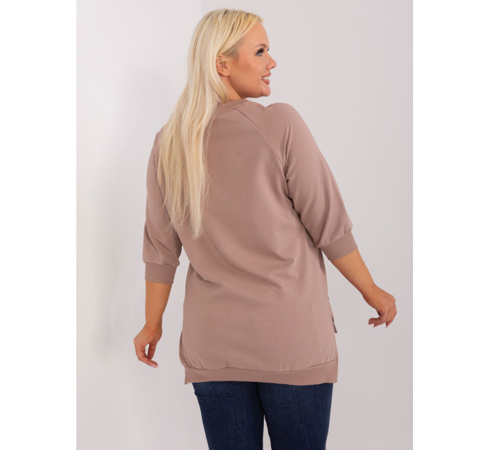 Tmavě béžová halenka plus size s nápisem