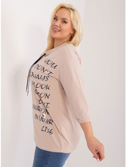 Béžová dámská halenka plus size s nápisy