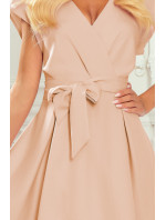 Rozšířené béžové dámské šaty s přeloženým obálkovým výstřihem model 17249621 - numoco