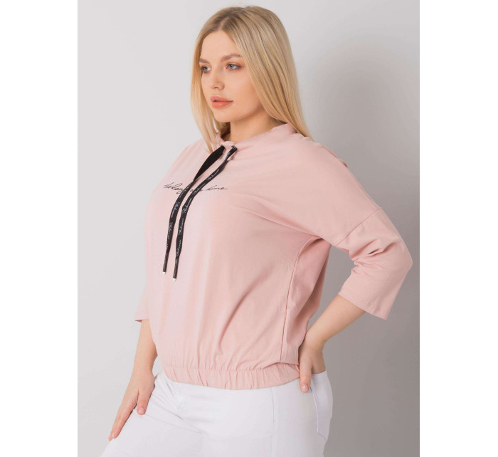 Zaprášená růžová halenka plus size s nápisem Perry