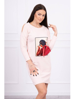 Šaty s grafikou a 3D model 18744094 mašlí pudrově růžové - K-Fashion