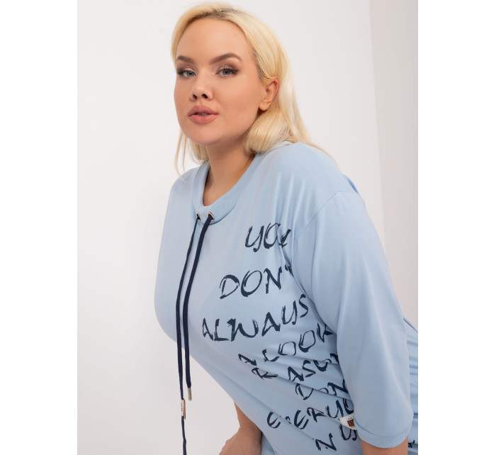 Světle modrá halenka plus size s 3/4 rukávy