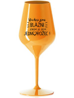 VŠICHNI JSOU BLÁZNI...JENOM JÁ JSEM JEDNOROŽEC! - oranžová nerozbitná sklenice na víno 470 ml