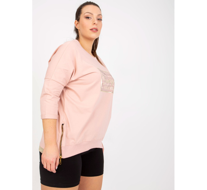 Prašně růžová halenka plus size s potiskem a aplikací