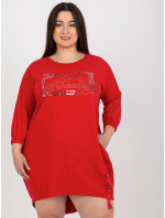 Červené mikinové šaty plus size s nápisem