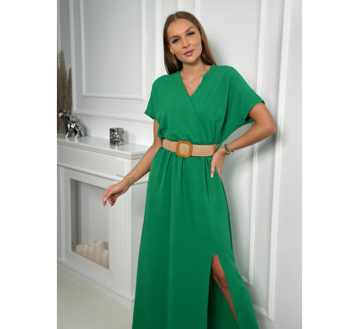 Dlouhé šaty s ozdobným páskem zelené barvy