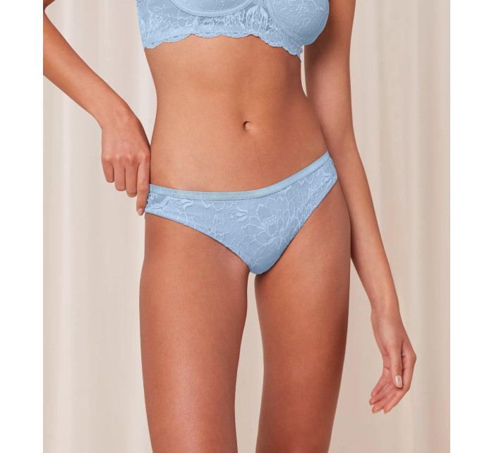 Dámské kalhotky Amourette Charm T Brazilian01 - BLUE - sv. modré 00BI - TRIUMPH