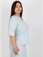 Světle modrá halenka plus size s krátkým rukávem