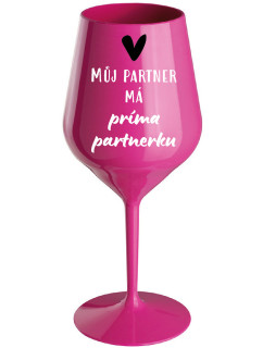 MŮJ PARTNER MÁ PRIMA PARTNERKU - růžová nerozbitná sklenice na víno 470 ml