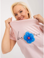 Světle růžová halenka plus size s nápisem