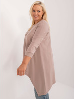 Tmavě béžová halenka plus size s nášivkou