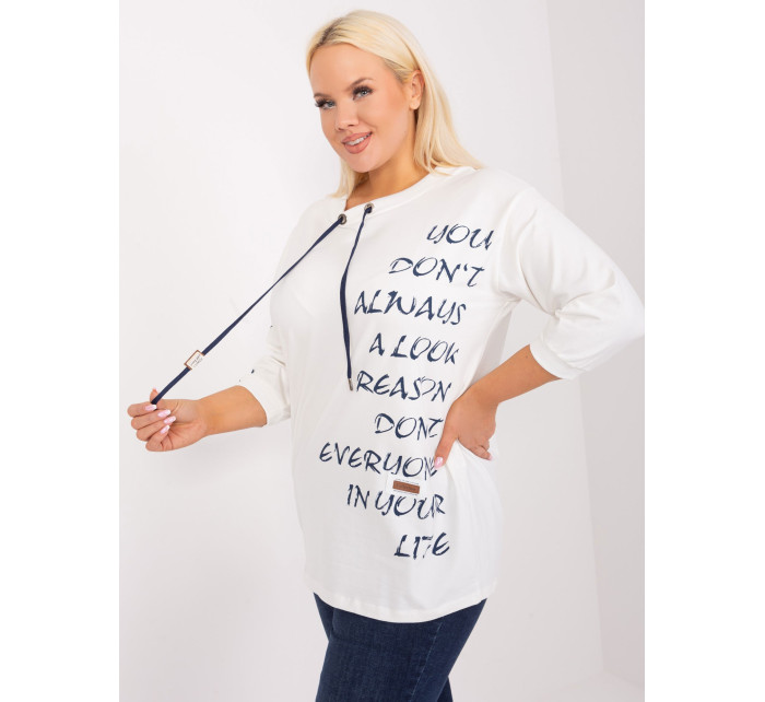 Bavlněná halenka ecru plus size s nápisy