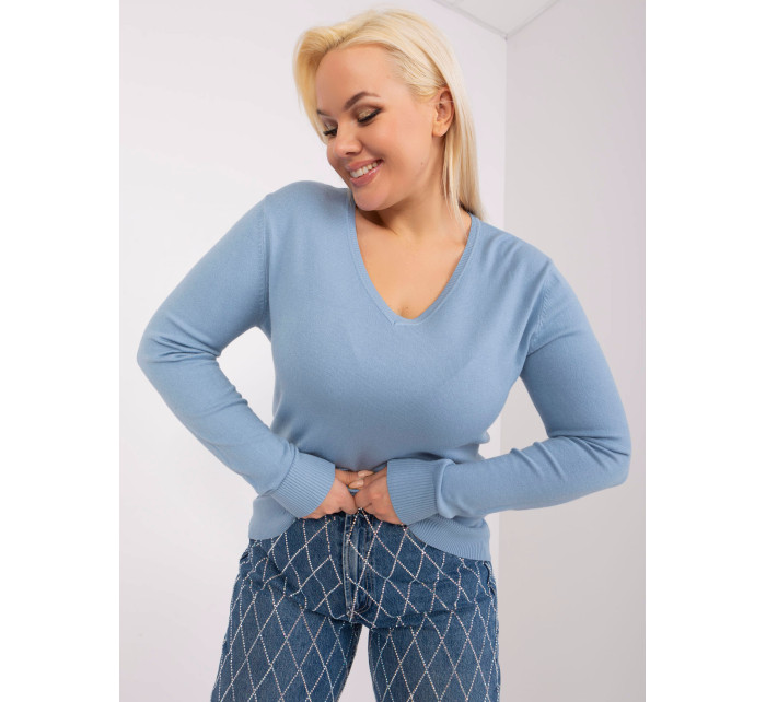 Světle modrý vypasovaný viskózový svetr plus size velikosti