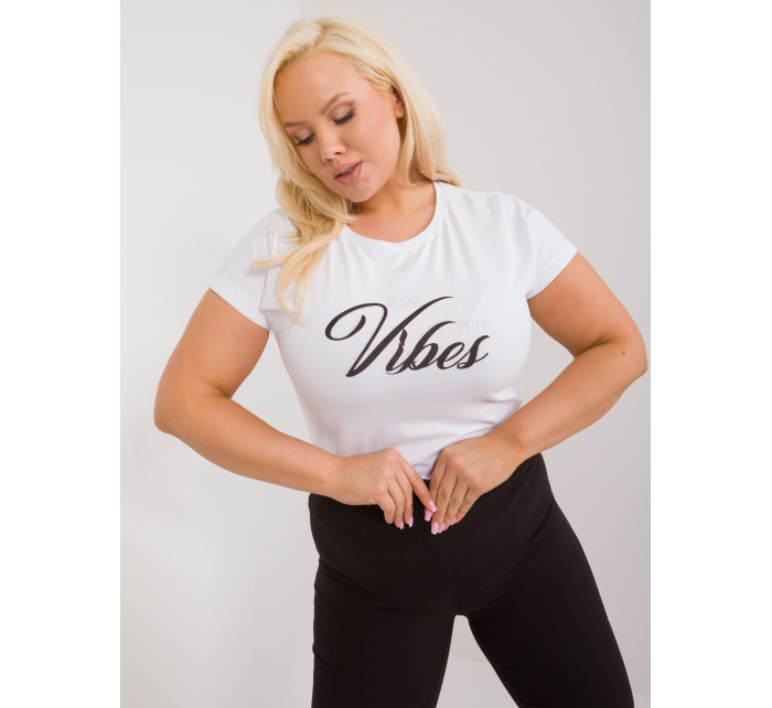 Bílé dámské triko plus size s nápisem a aplikací