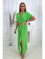 Dlouhé šaty s ozdobným páskem světle zelené barvy